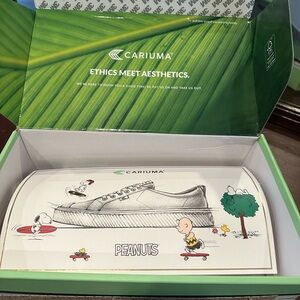 Size 7 peanuts Caruim sneakers